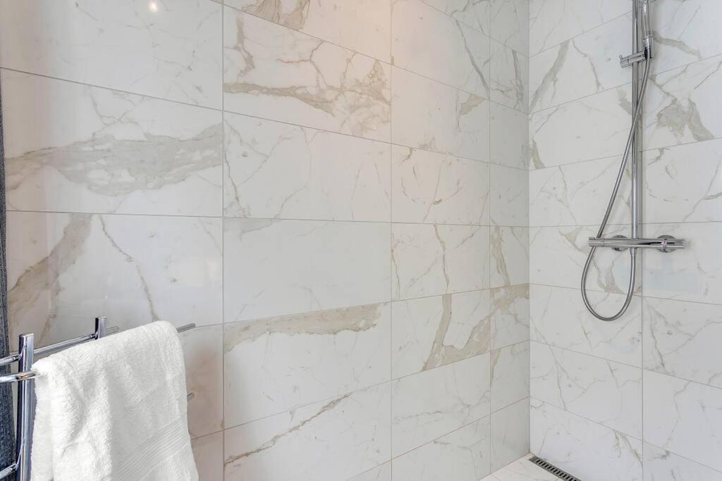 Luxury Penthous - 3 Bedroom - 2 Bath - Freeparking - Downtown Reykjavík Kültér fotó